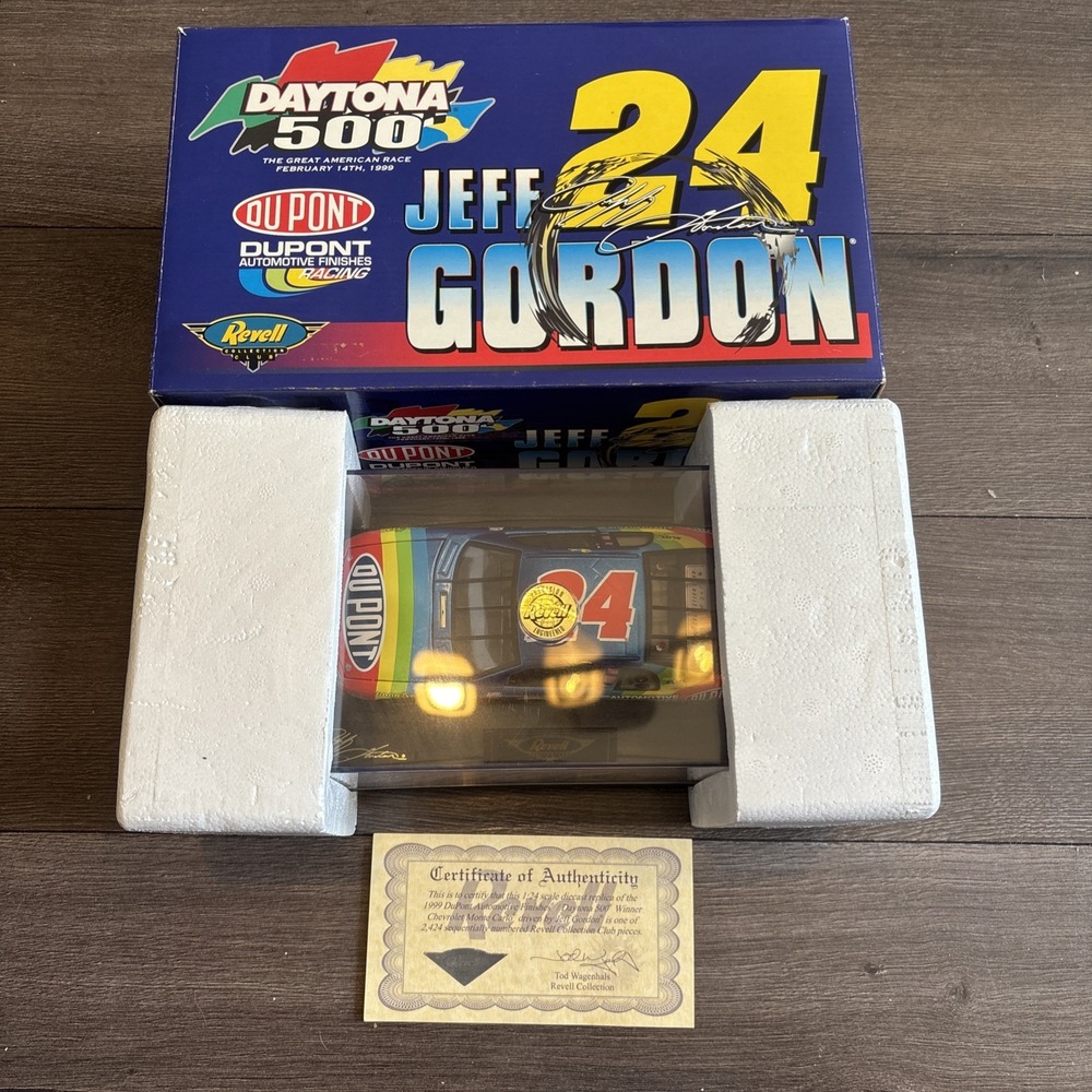 1999 Jeff Gordon #24 Dupont Daytona 500 Winner - Revell Club 1:24 COA Case
